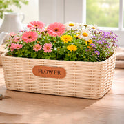 Canasta tipo mimbre con flores