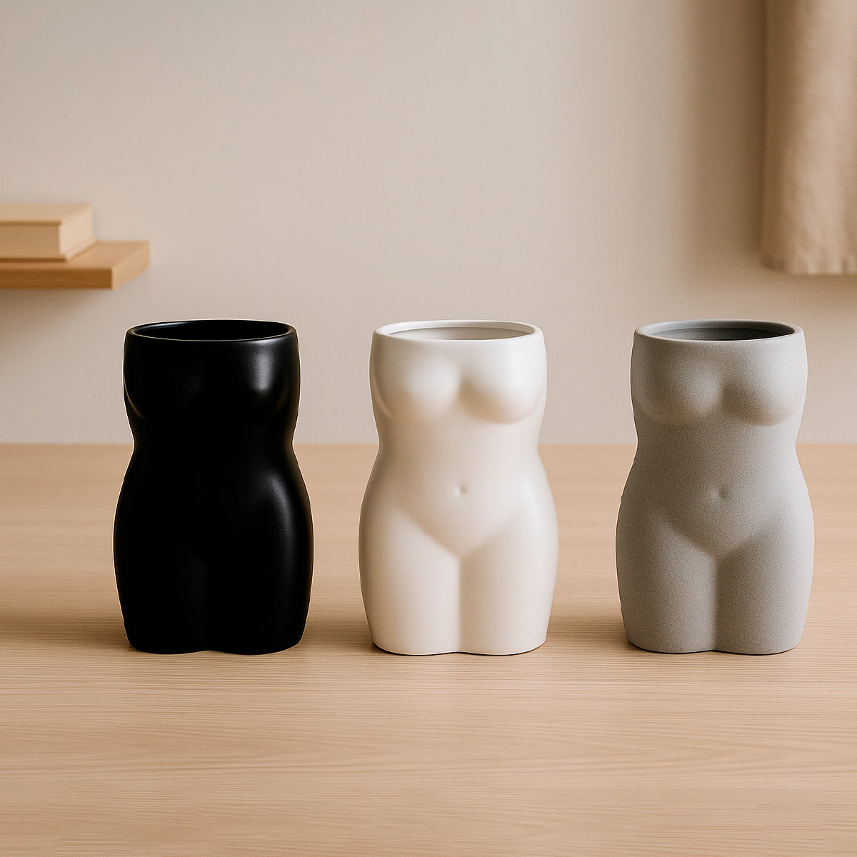 Florero de cerámica en forma de cuerpo femenino mate
