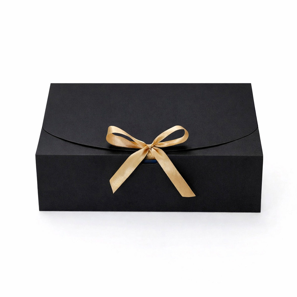 caja de cartón negra con liston para regalo