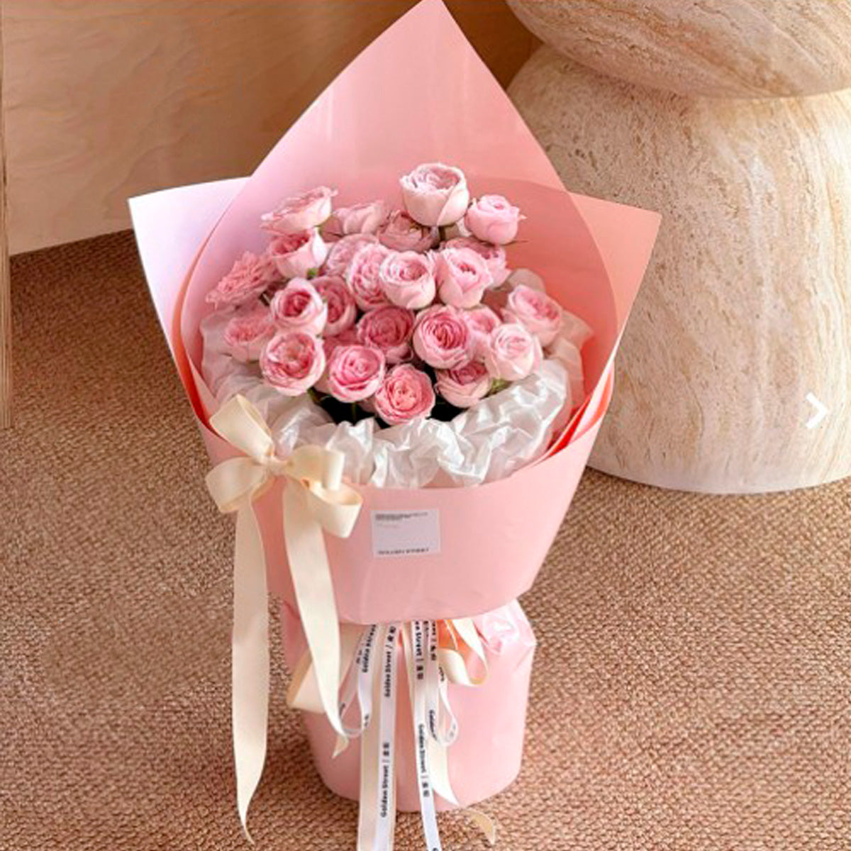 Bouquet floral con papel bonito