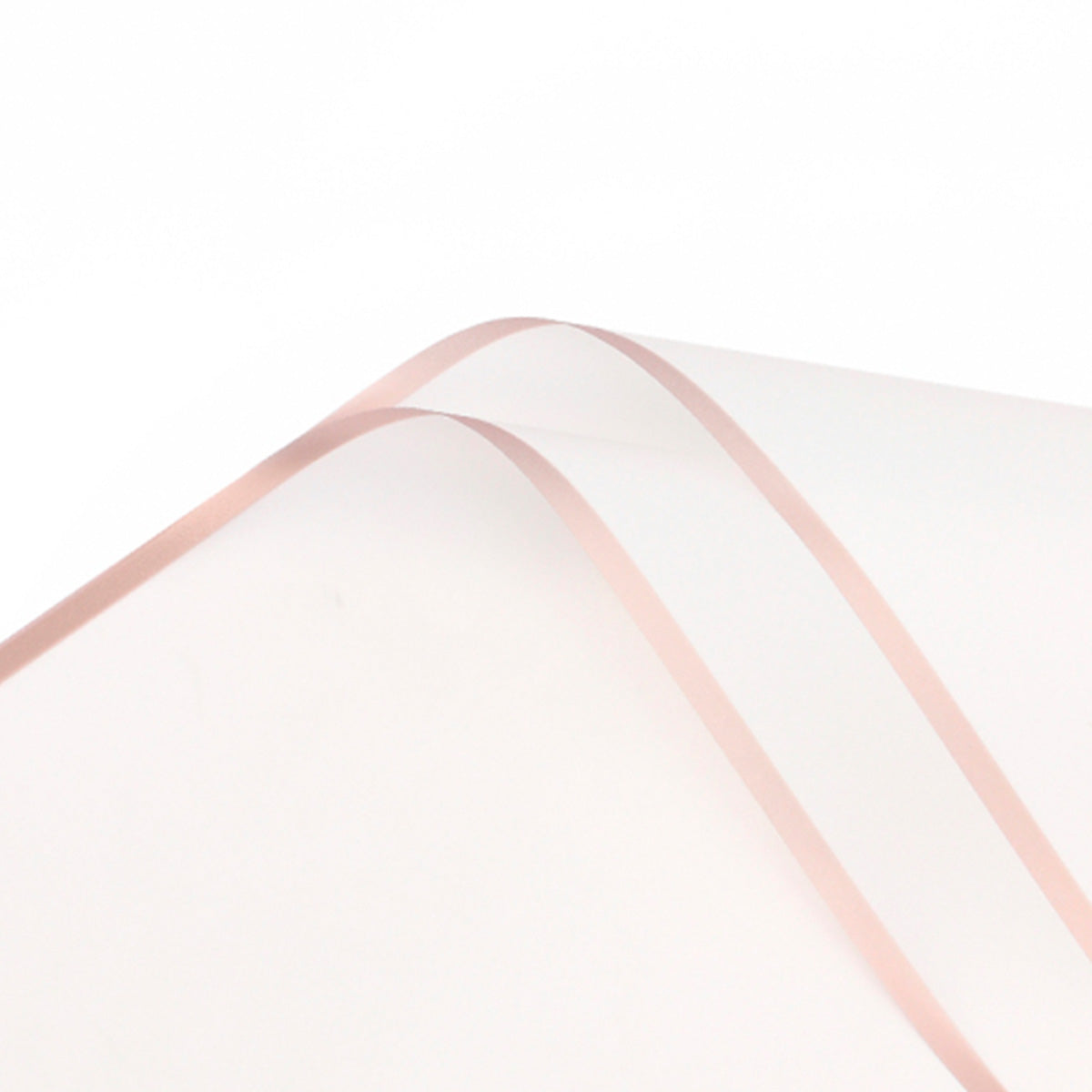 Papel coreano premium translúcido e impermeable con franjas doradas para ramos de flores  en paquete de 20 pliegos, color blanco.