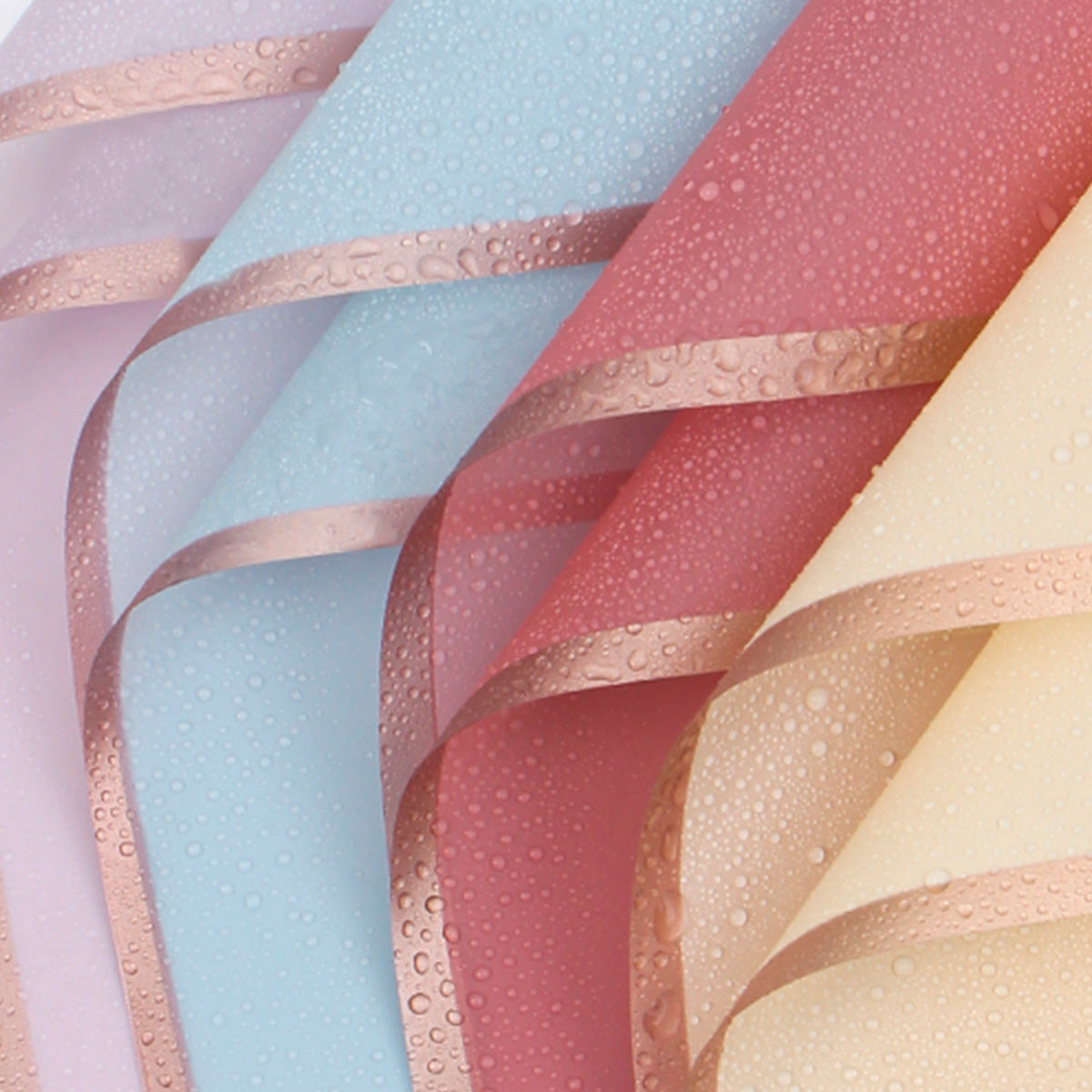 Papel coreano premium translúcido e impermeable con franjas doradas para ramos de flores  en paquete de 20 pliegos, disponible en varios colores.