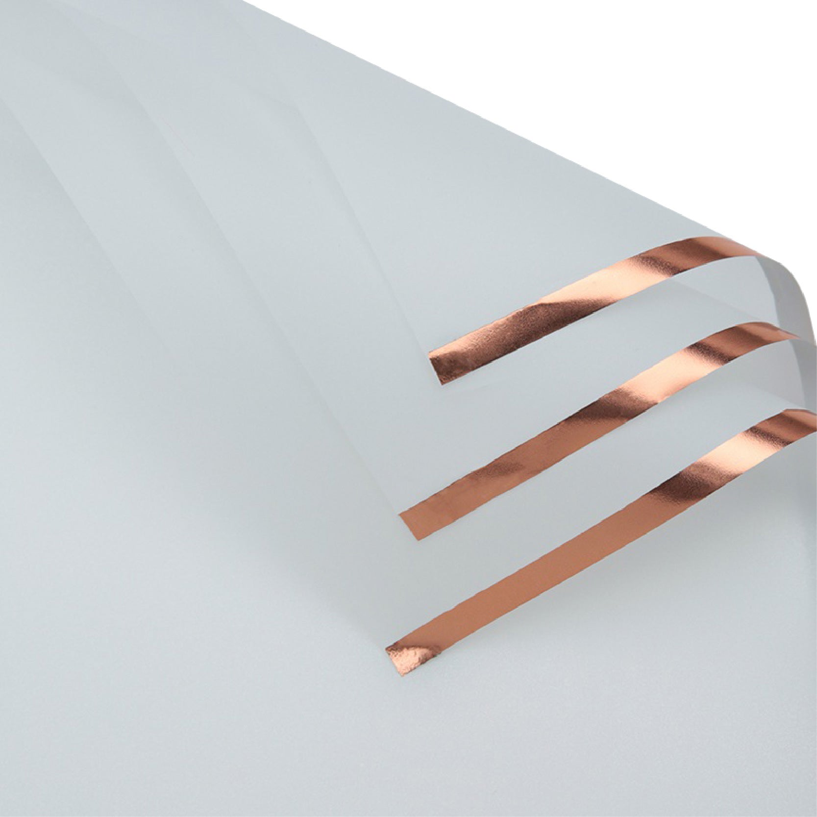 Paquete de 20 pliegos de papel coreano con franjas holográficas. Colores blanco y negro con bordes plateados o dorados. Ideal para envolver flores.