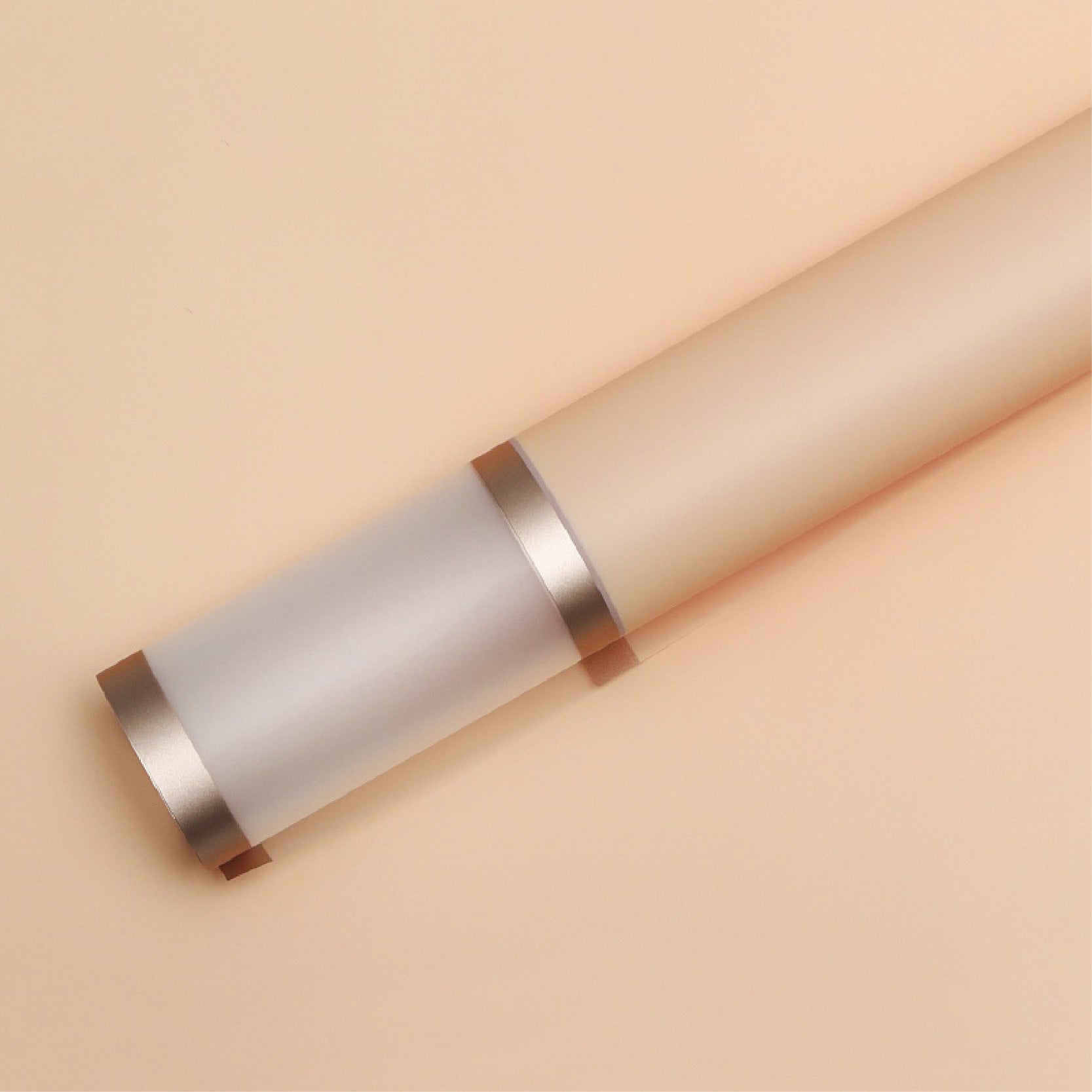 Paquete de 20 pliegos de papel coreano premium con marcos dorados en colores durazno. Para ramos y arreglos florales. Material para floristas.