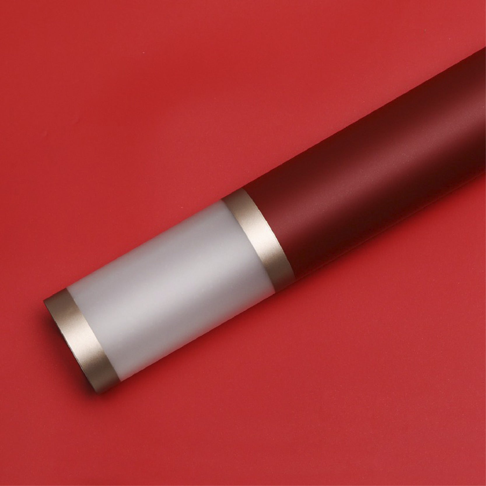 Paquete de 20 pliegos de papel coreano premium con marcos dorados en colores vino. Para ramos y arreglos florales. Material para floristas.