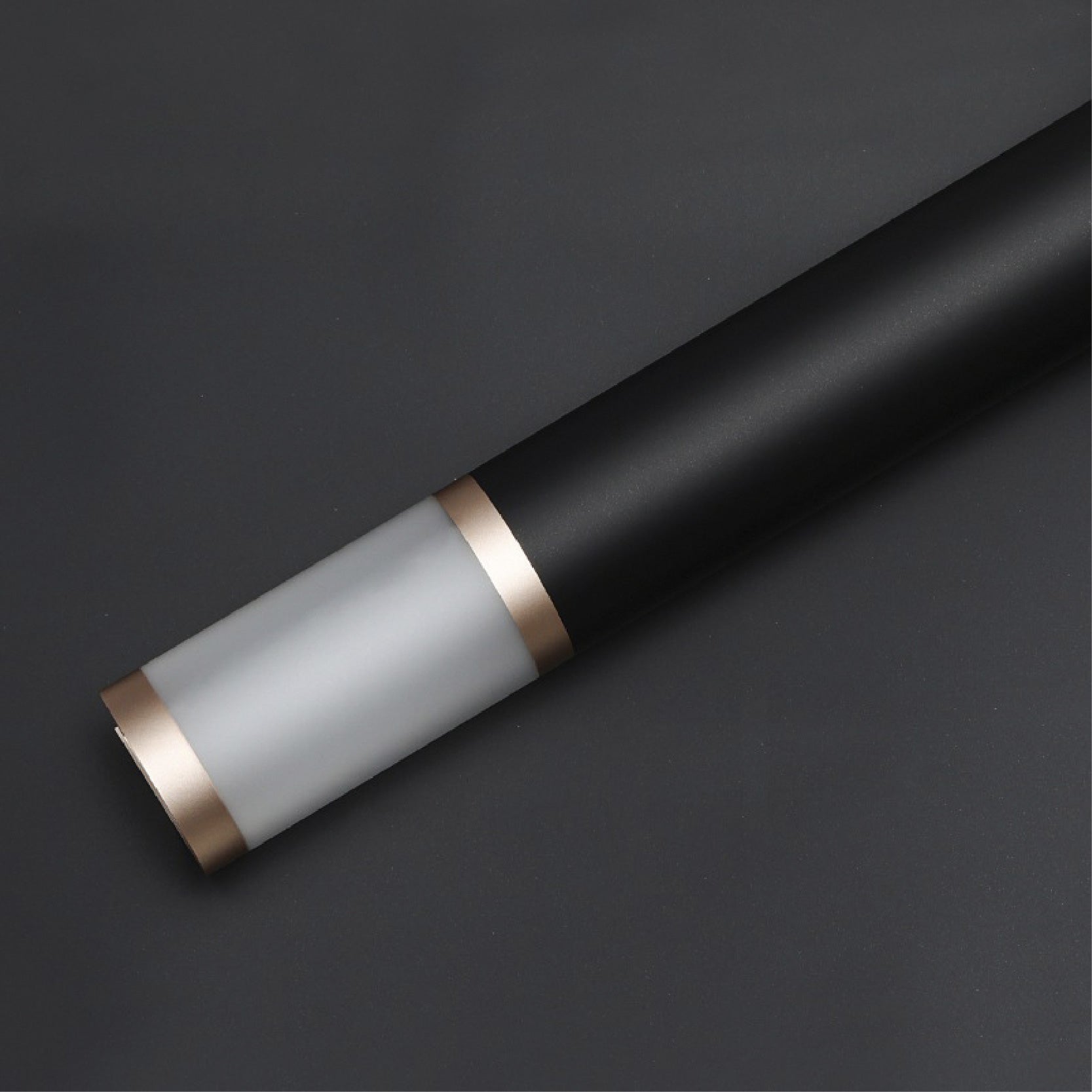 Paquete de 20 pliegos de papel coreano premium con marcos dorados en colores negro. Para ramos y arreglos florales. Material para floristas.