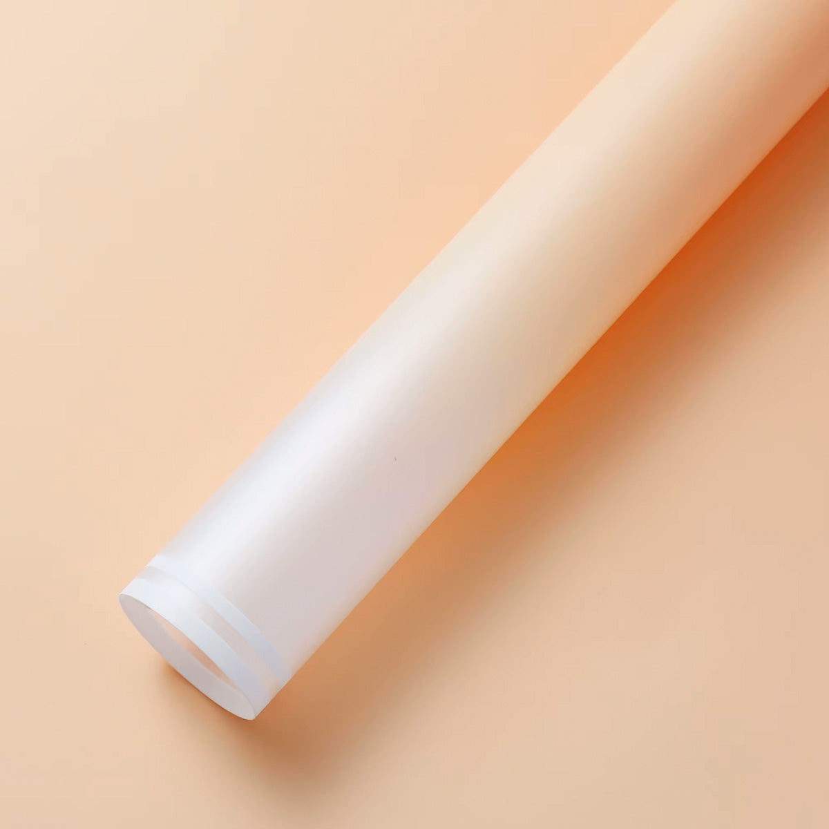 Paquete de 20 pliegos de papel coreano degradado con marco blanco en colores durazno. Ideal para envolver ramos y flores. Insumos para florerías.