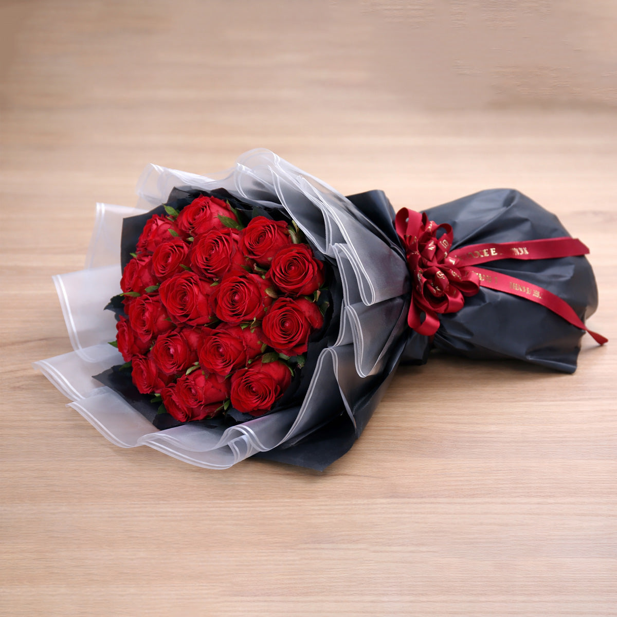 Ramo de flores con papel coreano negro