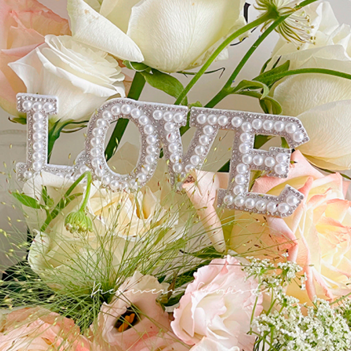 Parche de letras con imitación perla san Valentín | Accesorios Florales